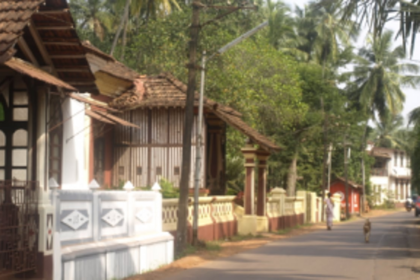 Trainees confront  Mamlatdar over the logic  of house-to-house survey