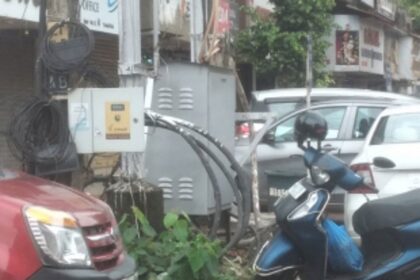 Transformer sans enclosure near parking lot in Vasco