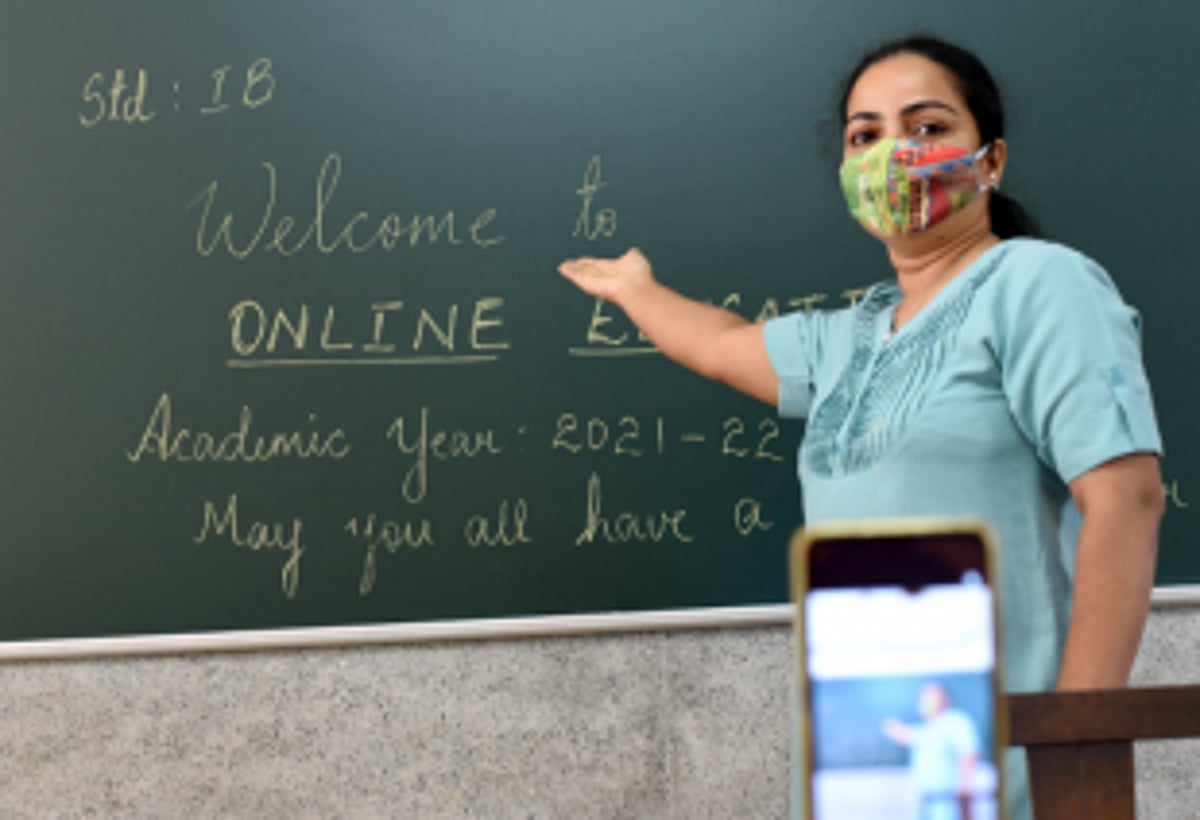 Travails of a teacher in the online world