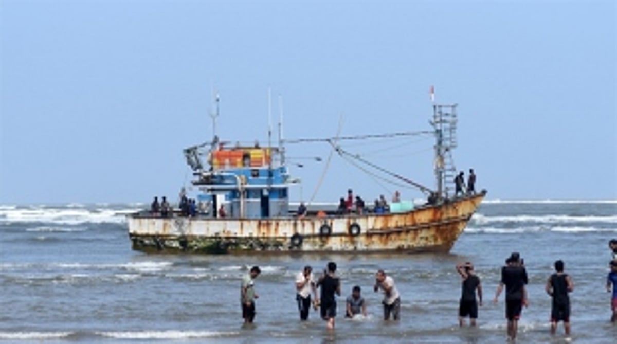 Trawler stuck in sand bed at Miramar, fishermen rescued