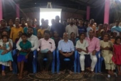 Tribals knock at CM’s door, plead for reservation in Assembly