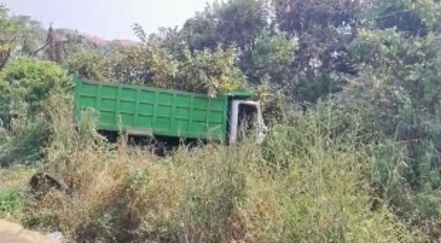 Truck Veers off Bambolim Highway After Colliding with Bus, No Injuries Reported 1 Truck Veers off Bambolim Highway After Colliding with Bus, No Injuries Reported