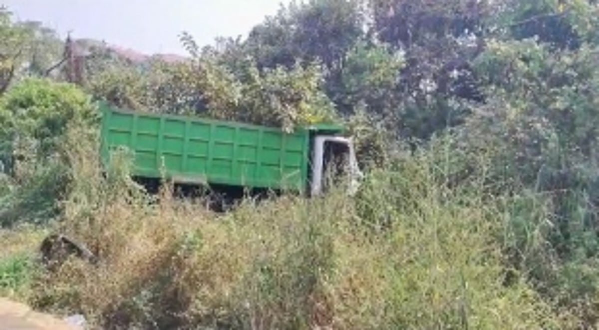 Truck Veers off Bambolim Highway After Colliding with Bus, No Injuries Reported