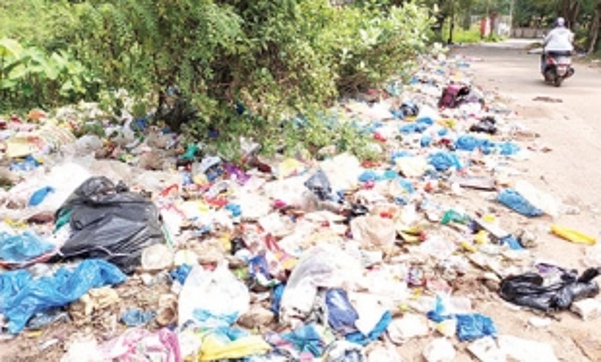 Truck driver caught red-handed while dumping garbage