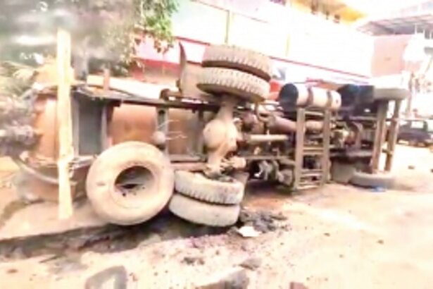 Truck loaded with raw sewage is eleventh victim of Smart City!