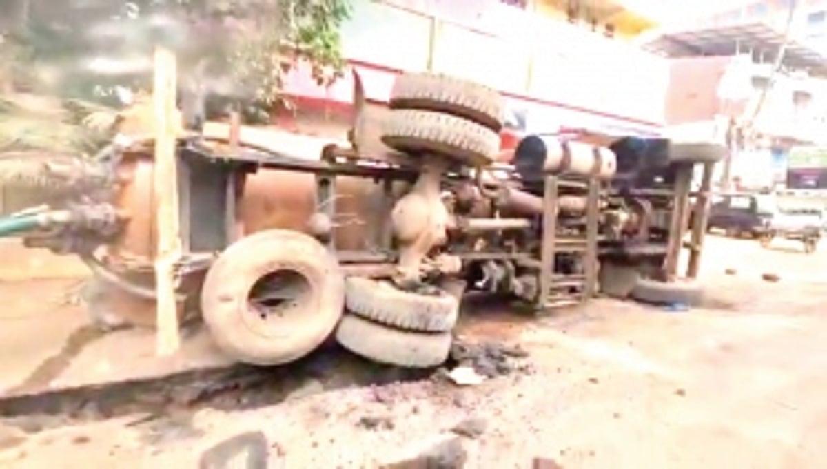 Truck loaded with raw sewage is eleventh victim of Smart City!