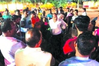 Truck owners agree to commence  ore transportation after assurance  to pay additional fare