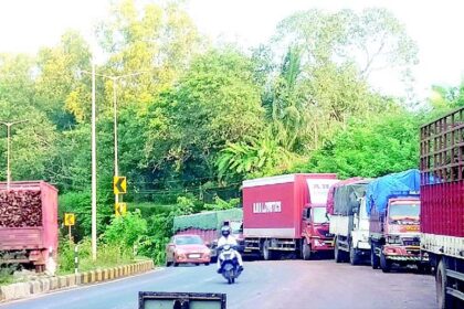 Truck parking along Ponda bypass roads raises safety concerns