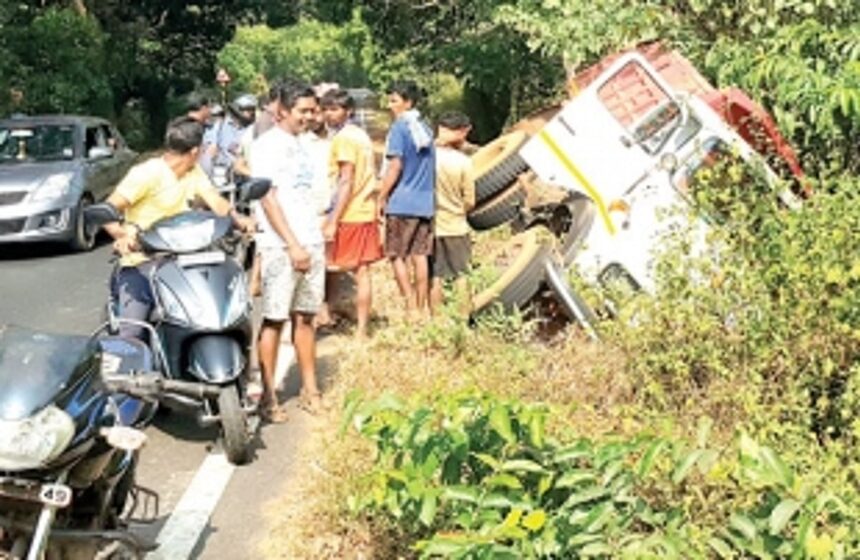 Truck veers off road to save 3 women 1 Truck veers off road to save 3 women