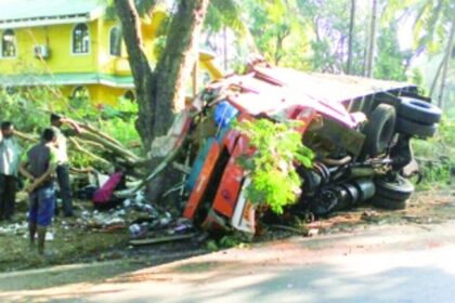 Trucker, cleaner die in Cuncolim mishap, motorcyclist critical