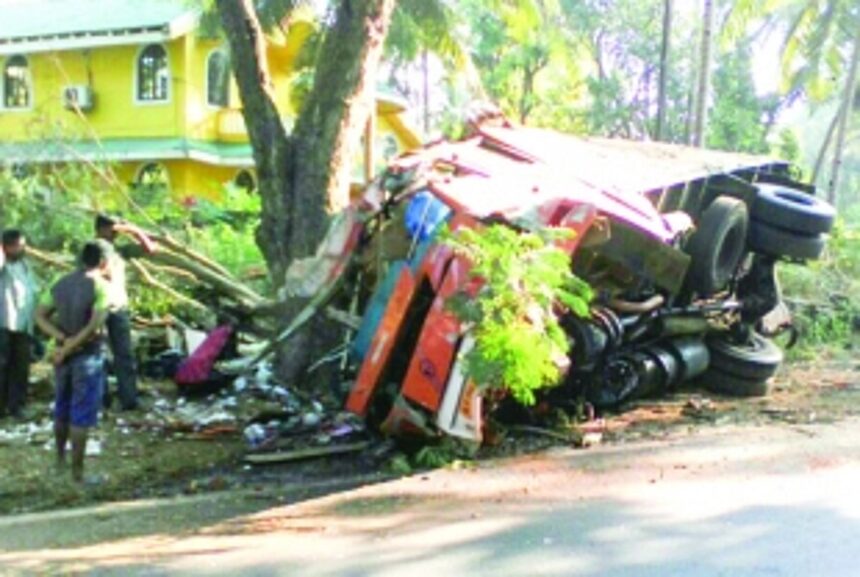 Trucker, cleaner die in Cuncolim mishap, motorcyclist critical
