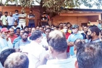 Truckers protest change in timings, schedule  for weighing empty trucks at Kapshe