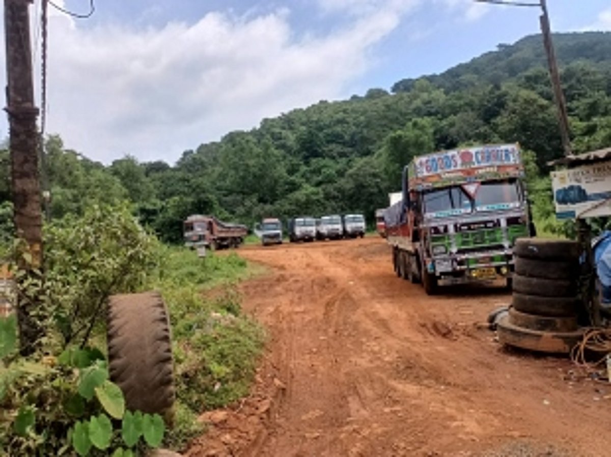 Trucks parked at Kerim check post pose danger of accidents