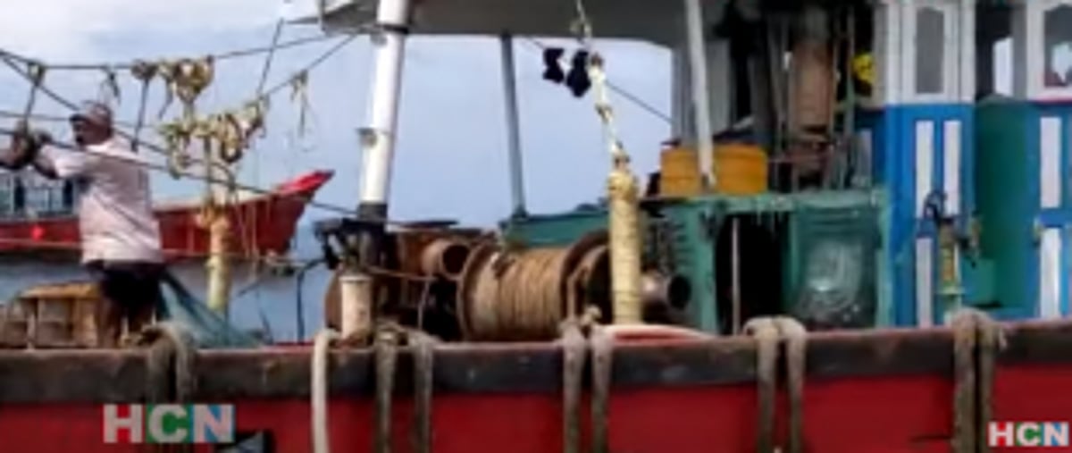 Two Karnataka  fishing vessels  impounded