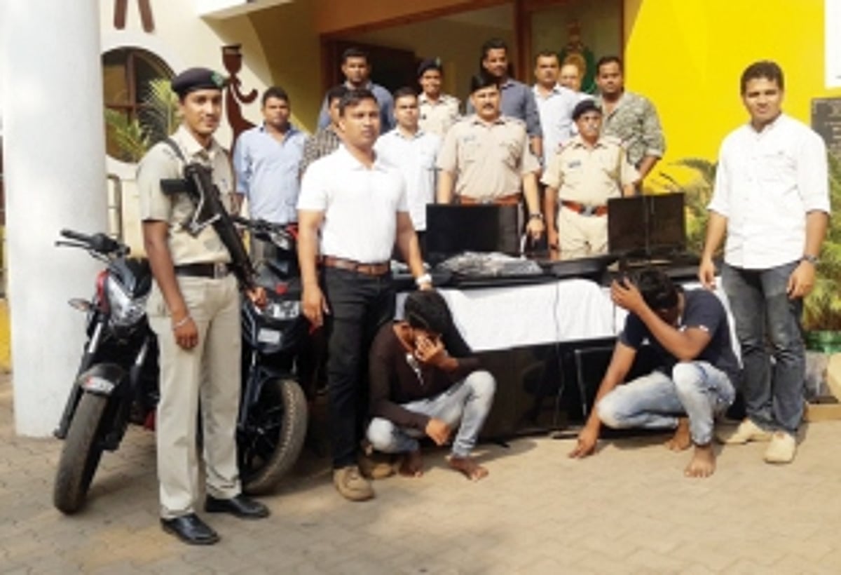 Two Karnataka natives held  for series of house breaking