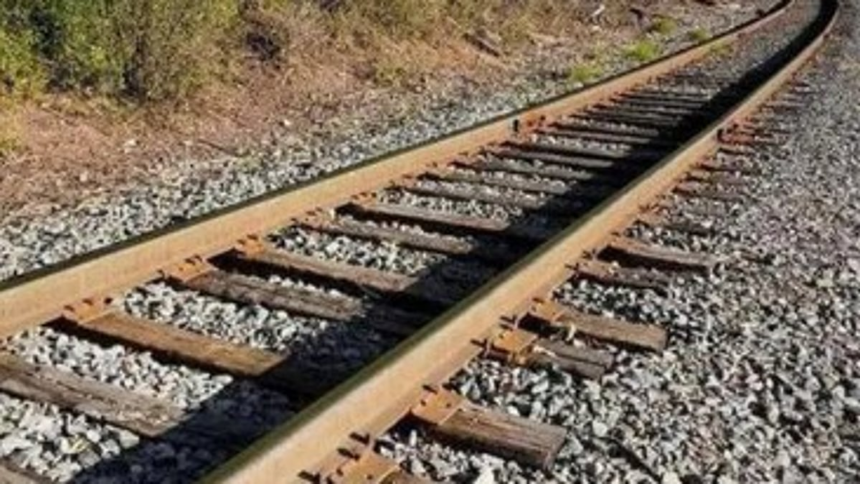 Two Killed on Railway Tracks in South Goa: Safety Concerns Resurface 1 Two Killed on Railway Tracks in South Goa: Safety Concerns Resurface