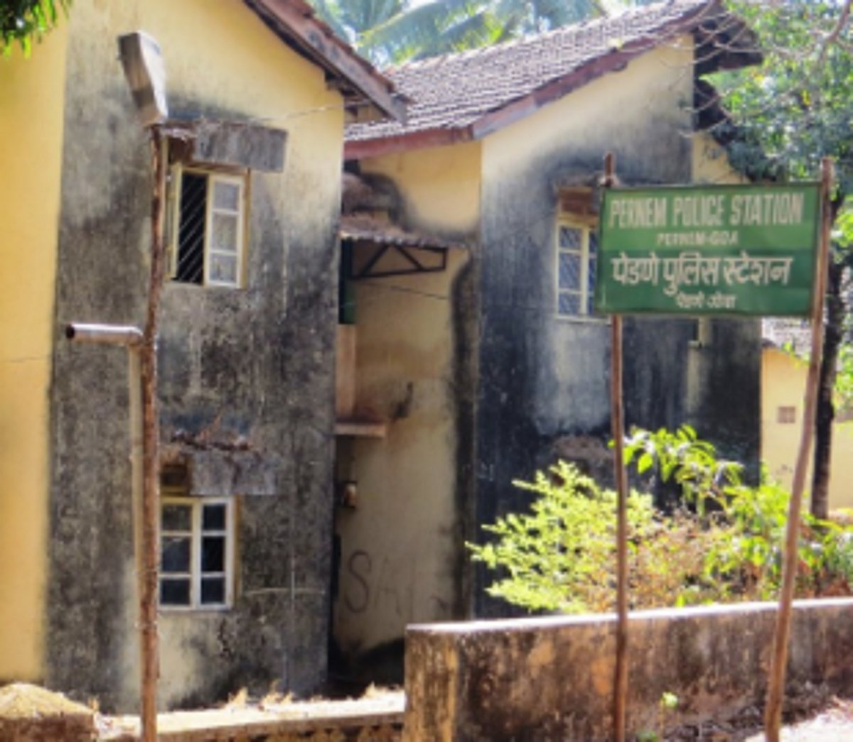 Two Revolutionary Goans held; members confront Pernem police