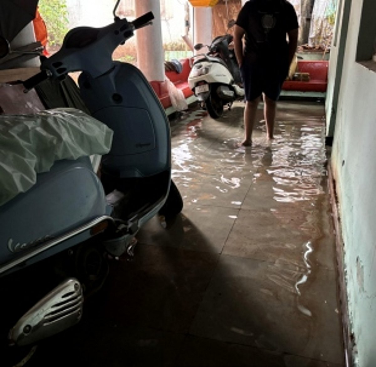 Two St Cruz houses inundated,  families forced to sleep on chairs