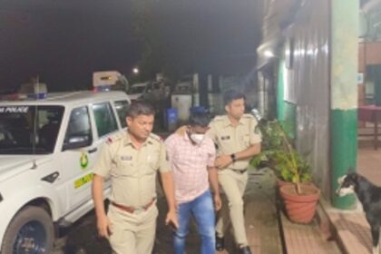 Two arrested for assaulting  petrol pump  attendant