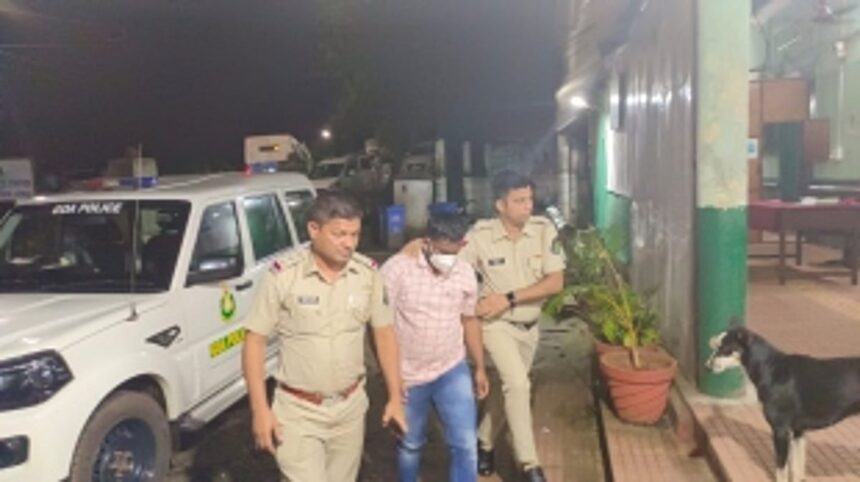 Two arrested for assaulting  petrol pump  attendant