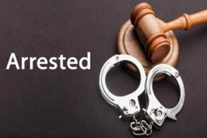 Two arrested for mobile theft and cash from shop in Tivim