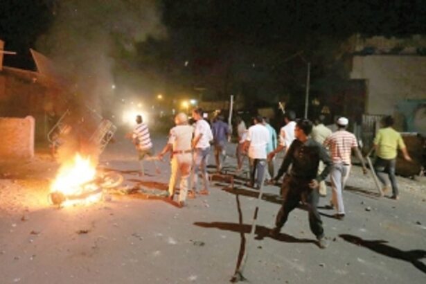 Two dead in communal clashes in Aurangabad