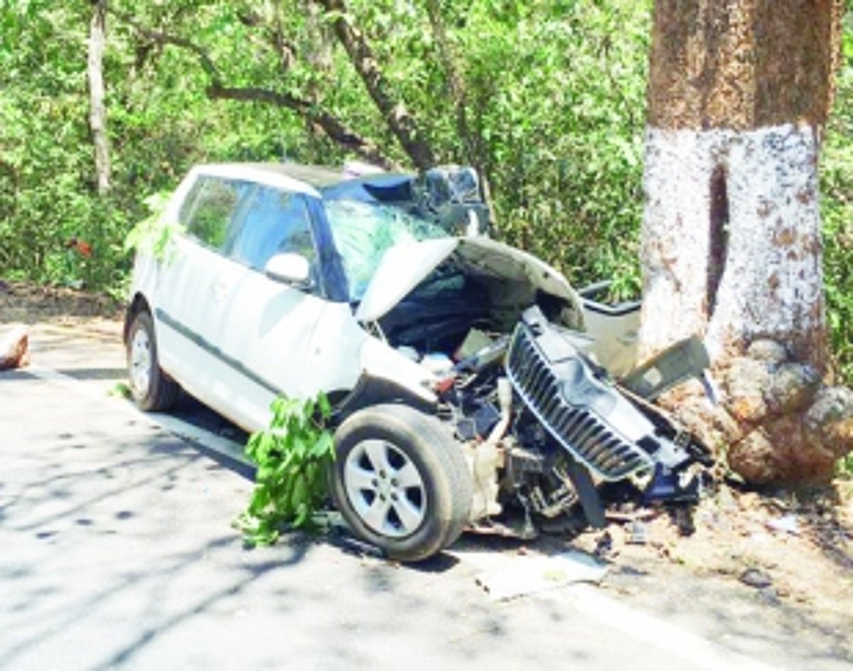 Two die, three  injured in self  accident at Partagal
