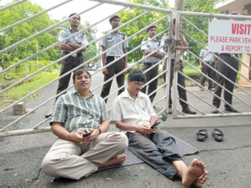 Two farmers on fast unto death demanding hike in milk price 1 Two farmers on fast unto death demanding hike in milk price