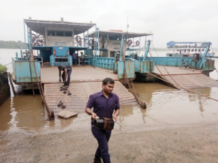 Two ferries break down on Cortalim-Marcaim route 1 Two ferries break down on Cortalim-Marcaim route