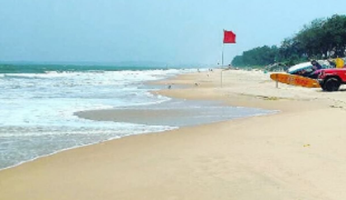 Two fishermen rescued at Betalbatim Beach