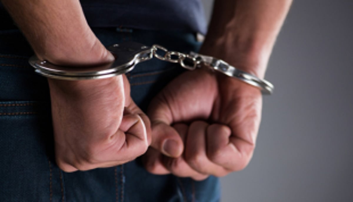 Two held  for stealing mobile phones