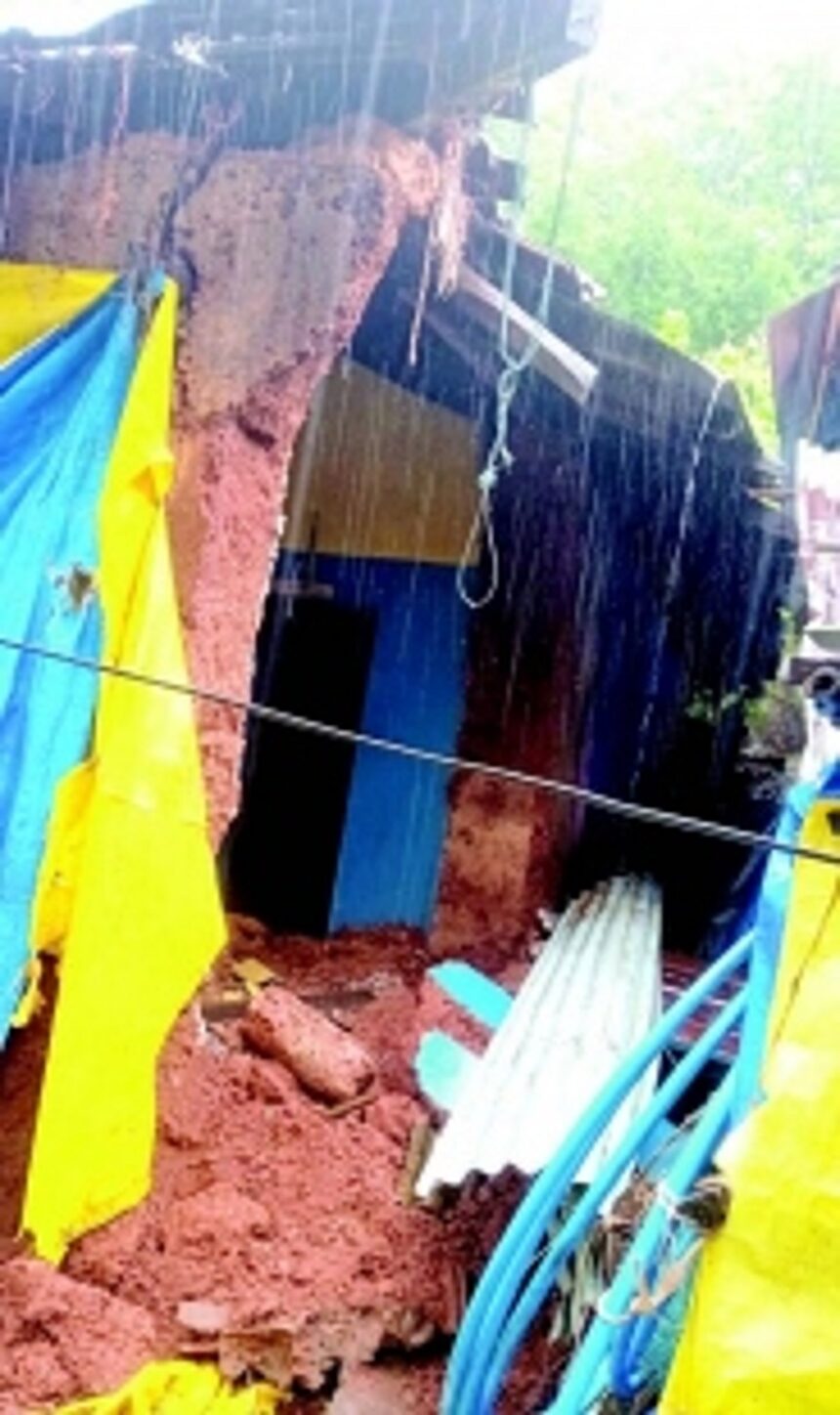 Two houses damaged in wall collapse at Madkai