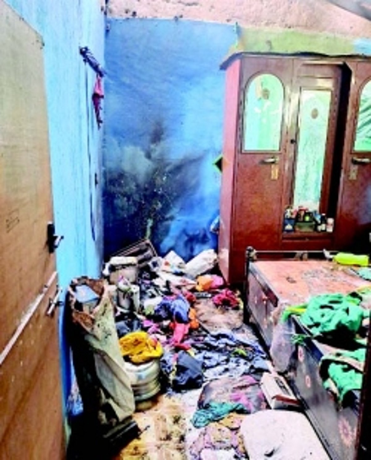 Two houses gutted  in Latambarcem
