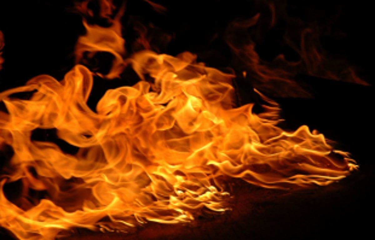 Two kiosks gutted in LPG cylinder blast   at Vagator