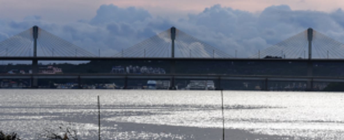 Two rescued after jumping off Mandovi Bridge