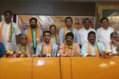 Two separate disqualification pleas filed against rebel Congress MLAs