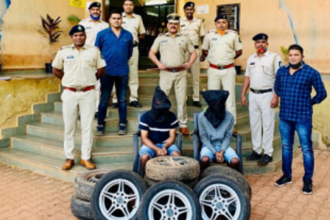 Two thieves held for stealing tyres
