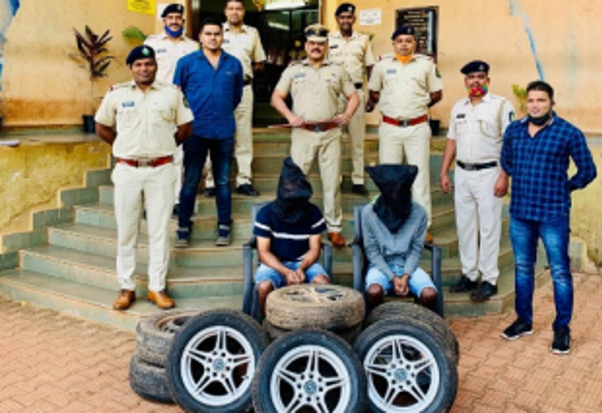 Two thieves held for stealing tyres