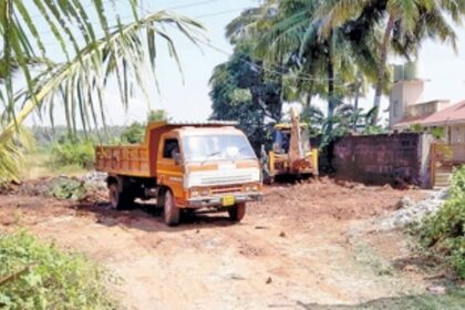 Two trucks, JCB seized at  Calangute for land filling