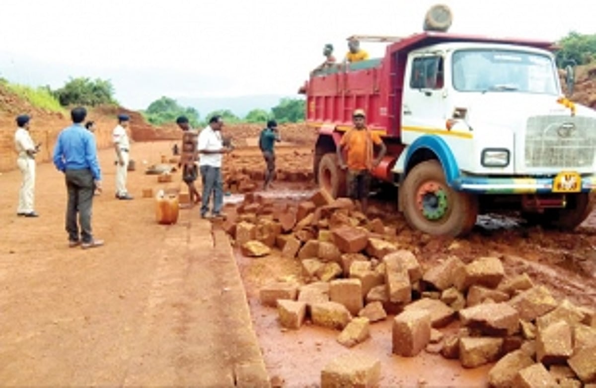 Two trucks seized in raids on  illegal stone quarries in Sattari