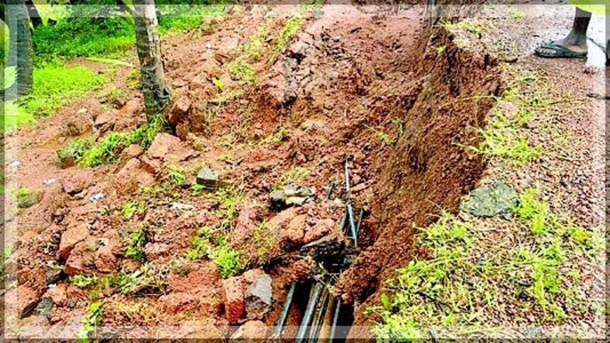 Two weeks on, collapsed retaining wall in Curtorim still awaits repairs