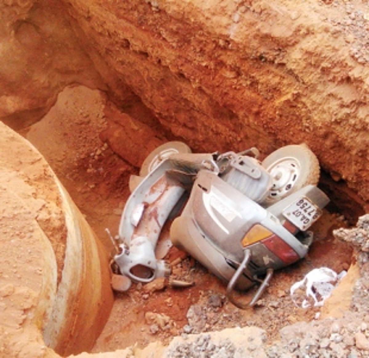 Two-wheeler falls in trench  at Candolim; couple injured