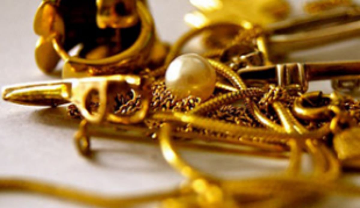 Two women steal  mangalsutra from  Margao showroom