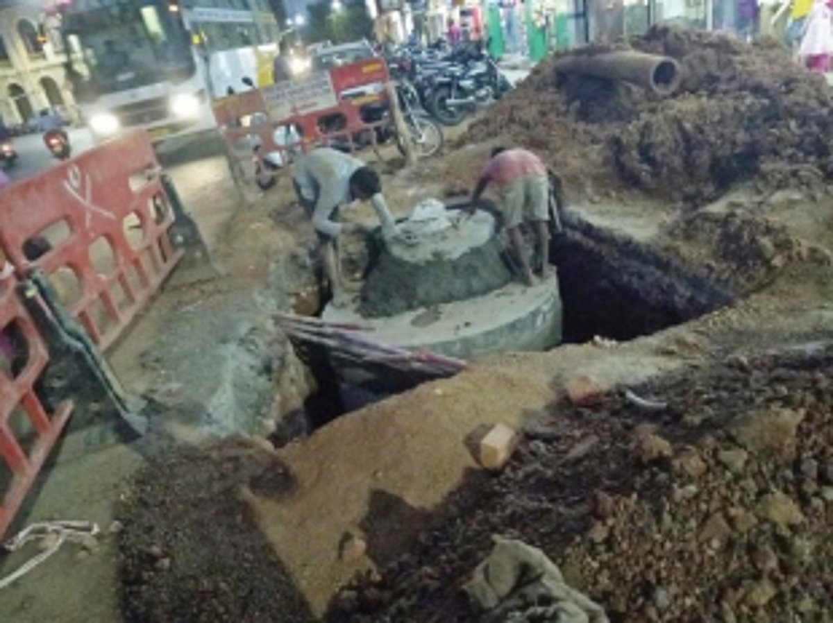 UNCONTROLLED SEWAGE stalls commercial capital’s COMMERCE