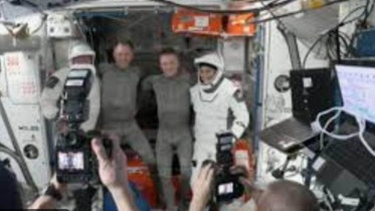 UPDATE : NASA Begins Live Coverage of SpaceX Crew-9’s Historic Return to Earth from ISS