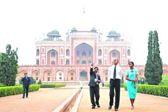 US President, Barack Obama and the First Lady Michelle Obama visiting the Humayun  Tomb, in New Delhi on Sunday.