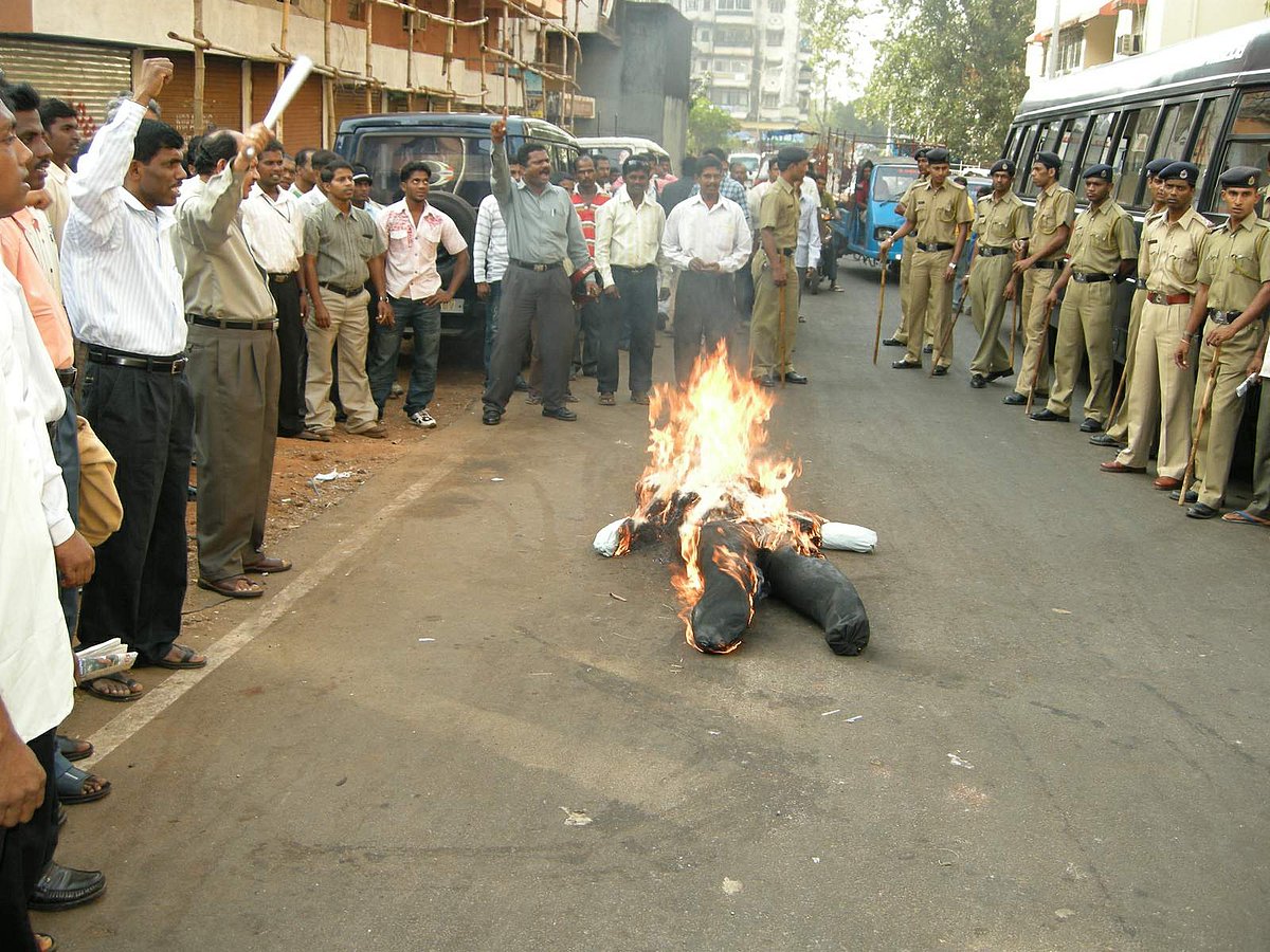 UTAA members burn an effigy of Social Welfare Minister, Sudin Dhavlikar near the residence of Chief Minister, Digambar Kamat on Tuesday.     Photo by Santosh Mirajkar