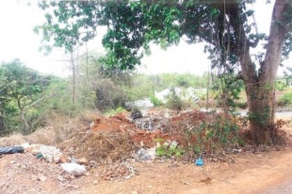 Unabated dumping near Olaulim Cemetery