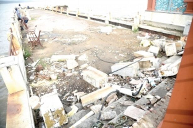 Under repair, Dona Paula jetty besieged by waste, miscreants