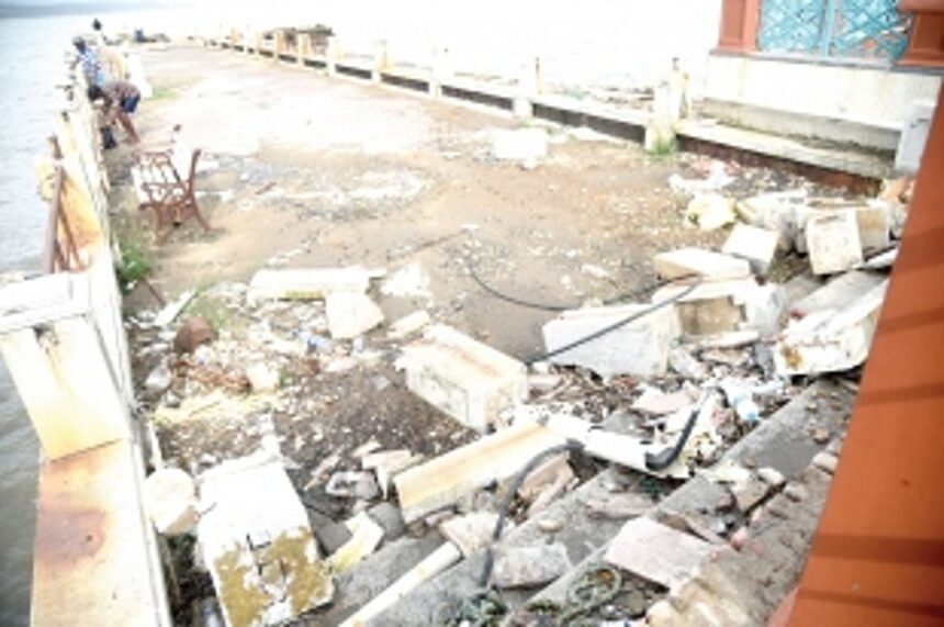 Under repair, Dona Paula jetty besieged by waste, miscreants